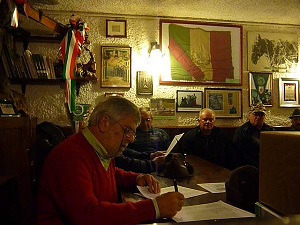 ... il segretario all' opera ...